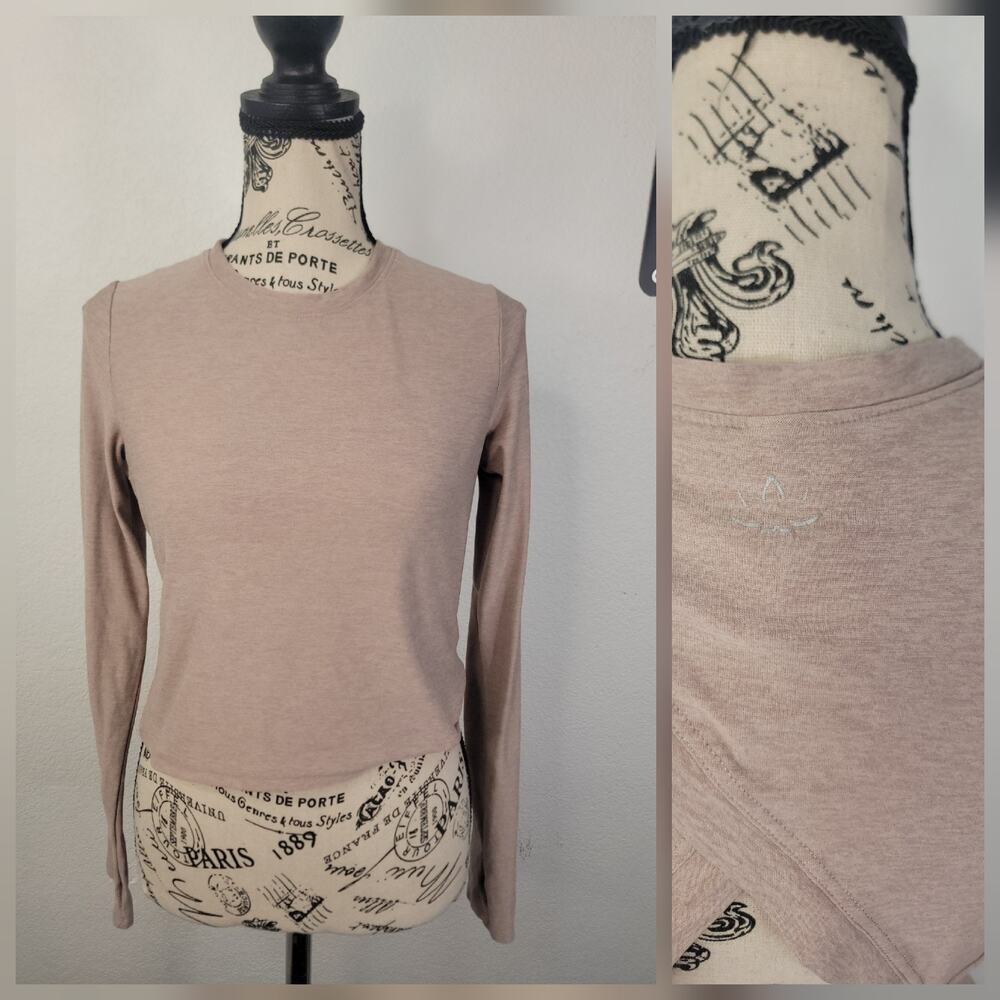 Beyond Yoga Crop Top Sz M Long Sleeves Semi Open Back Thumbholes Performance